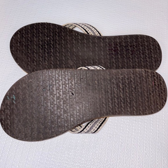Billabong Women's Flip Flops Size 8 Sandals Beige White Black Woven Straps‎ - Picture 5 of 5